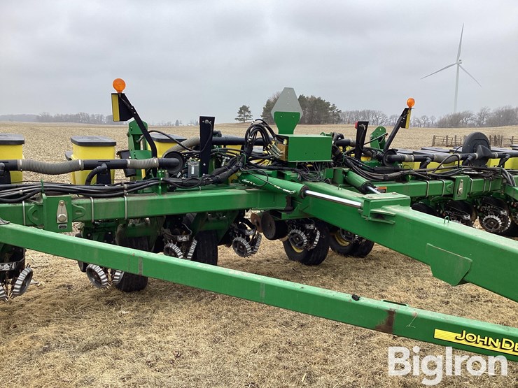 2010-john-deere-1770nt-image-13