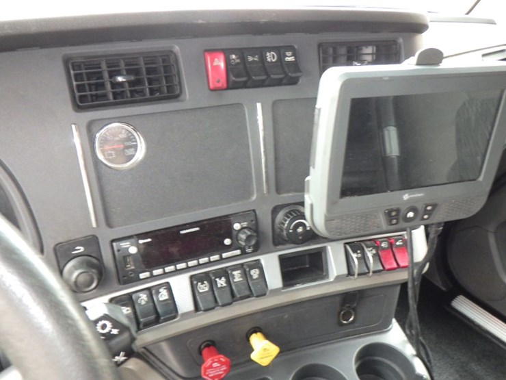 2022-kenworth-t680-image-19