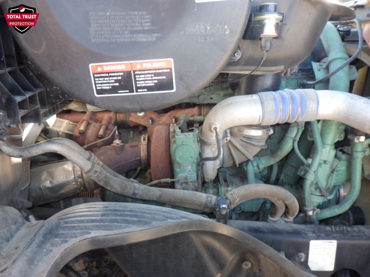 2022-volvo-vnl-300-image-19