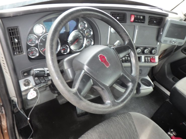 2022-kenworth-t680-image-14