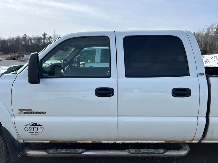 2006-chevrolet-2500-image-19