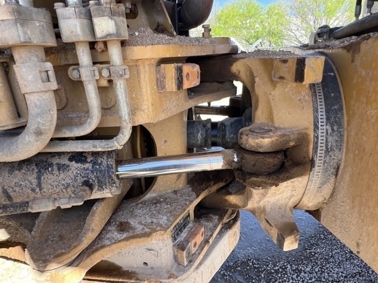 2013-caterpillar-740b-image-13