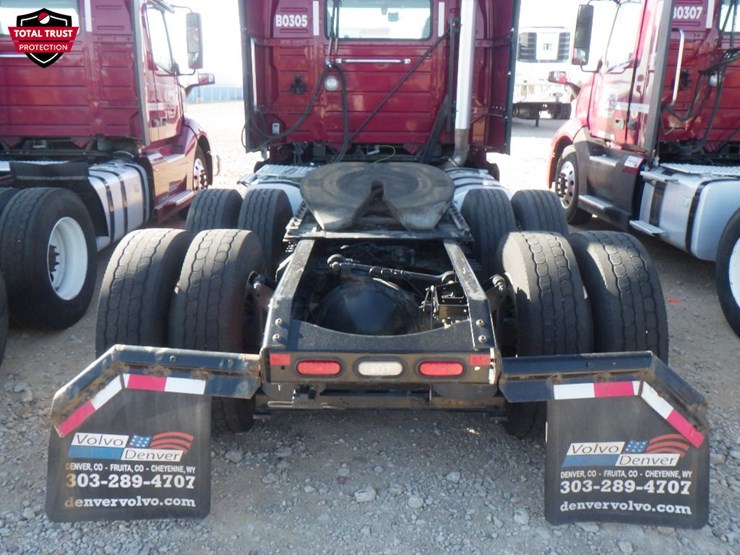 2022-volvo-vnl300-image-7