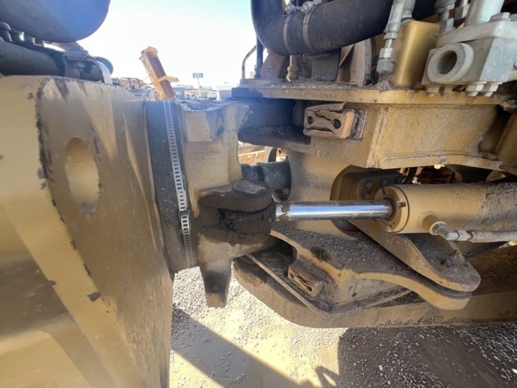 2010-caterpillar-740b-image-25