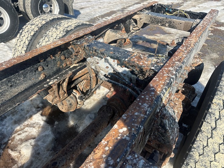 2015-peterbilt-337-image-21