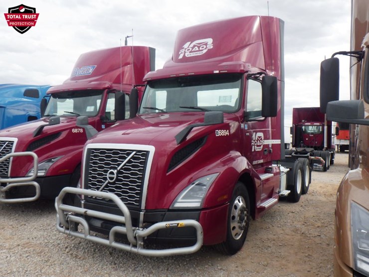 2023-volvo-vnl-300-image-1