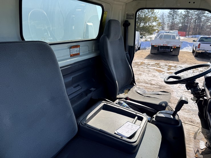 2001-isuzu-npr-image-43