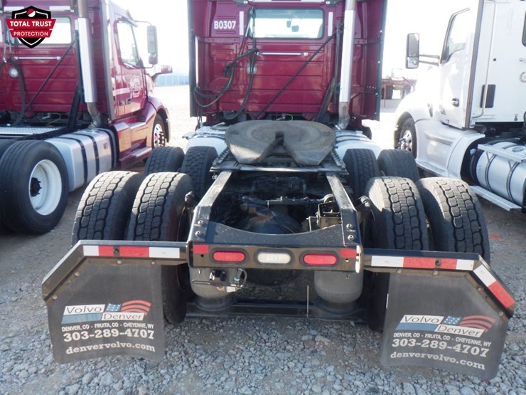 2022-volvo-vnl-300-image-10