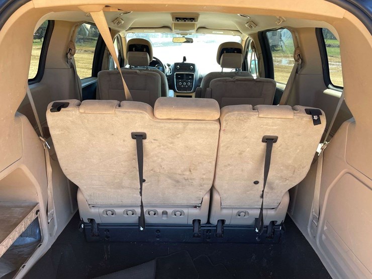 2014-dodge-grand-caravan-image-15