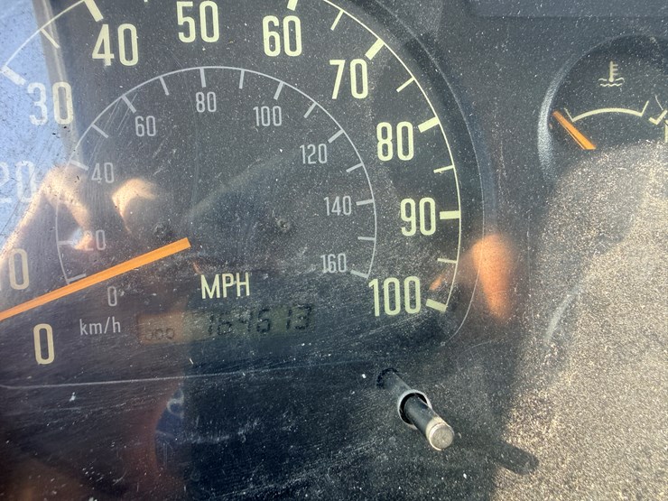 2001-isuzu-npr-image-38