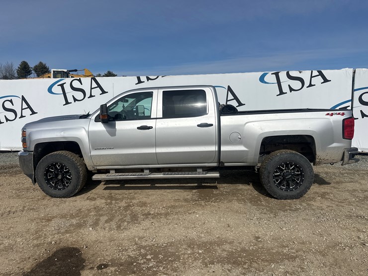 2018-chevrolet-2500-image-2