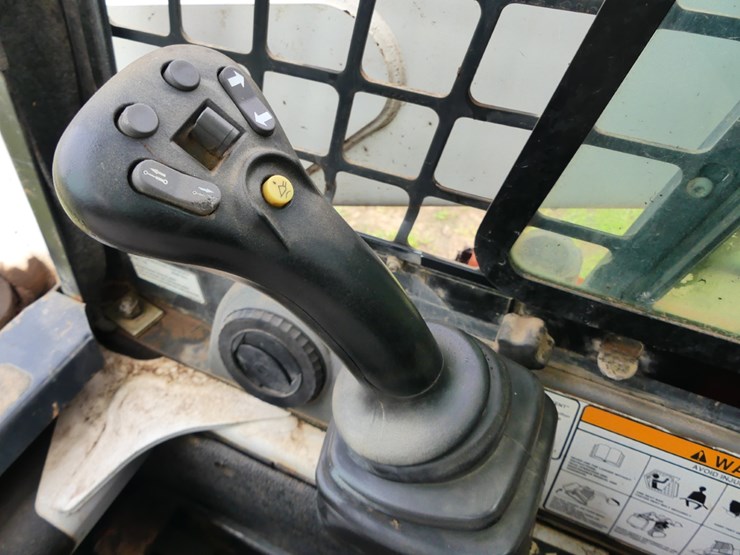 2008-bobcat-t300-image-13