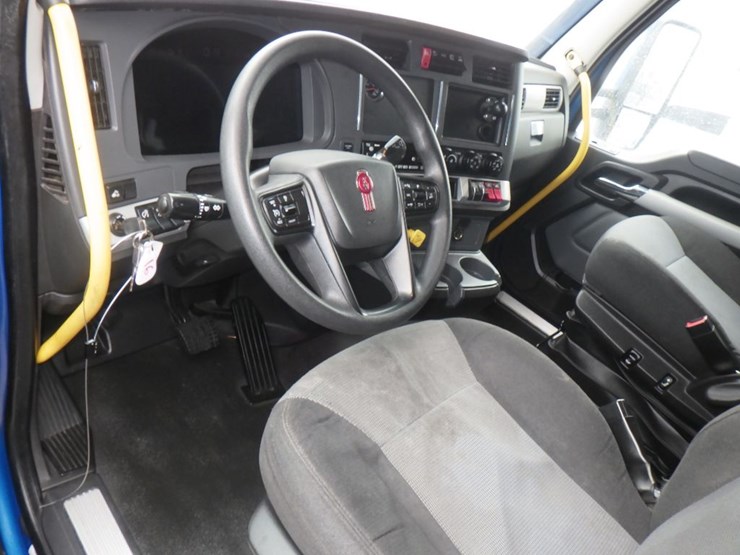 2022-kenworth-t680-image-18