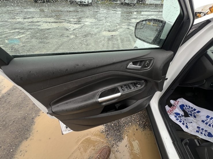 2013-ford-escape-image-24