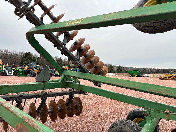 john-deere-235-image-25