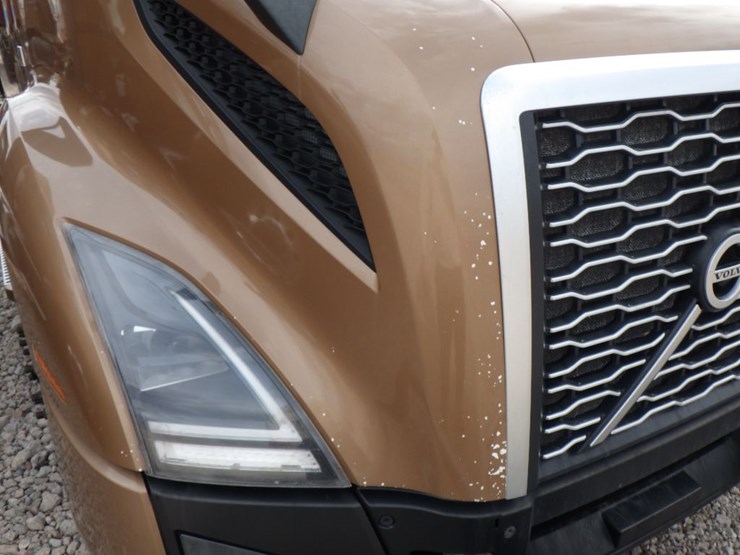 2022-volvo-vnl-760-image-4