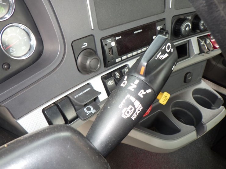 2022-kenworth-t680-image-15