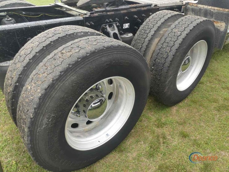 2020-peterbilt-389-image-8