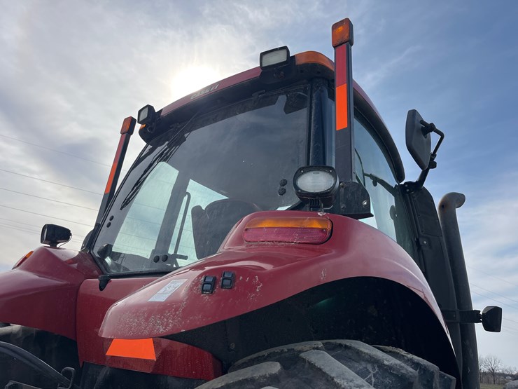 case-ih-magnum-370-cvt-image-23