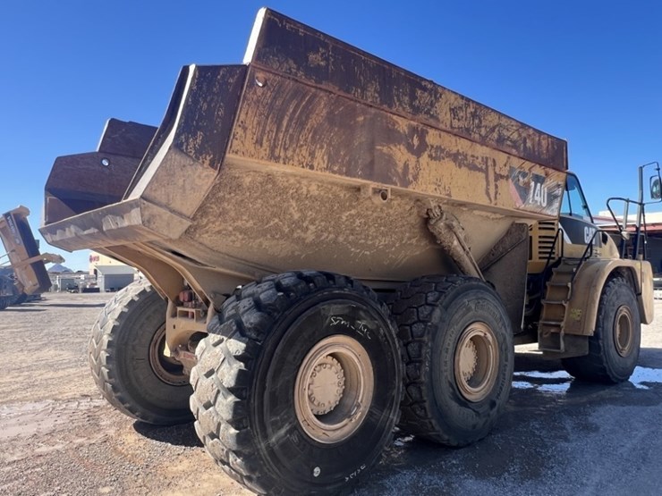 2010-caterpillar-740b-image-5