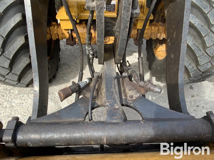 2012-deere-244j-image-17