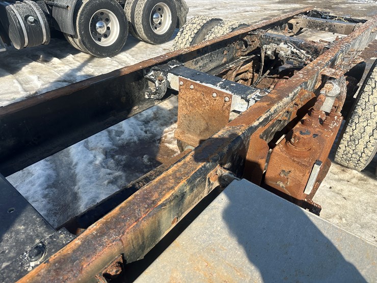 2015-peterbilt-337-image-20