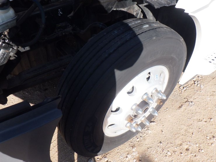 2020-freightliner-cascadia-126-image-21