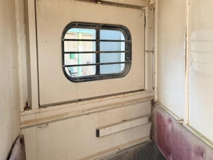 l2---1994-logan-coachman-3-horse-trailer-image-21