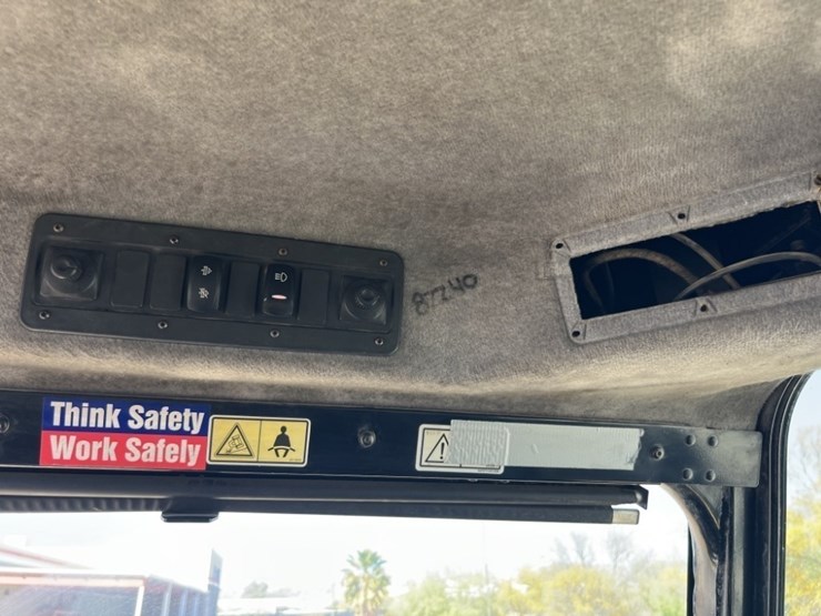 2013-caterpillar-740b-image-34