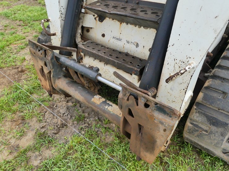2008-bobcat-t300-image-10