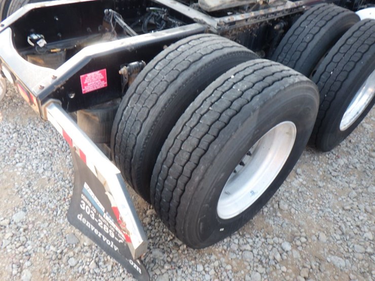 2020-volvo-vnl-760-image-10