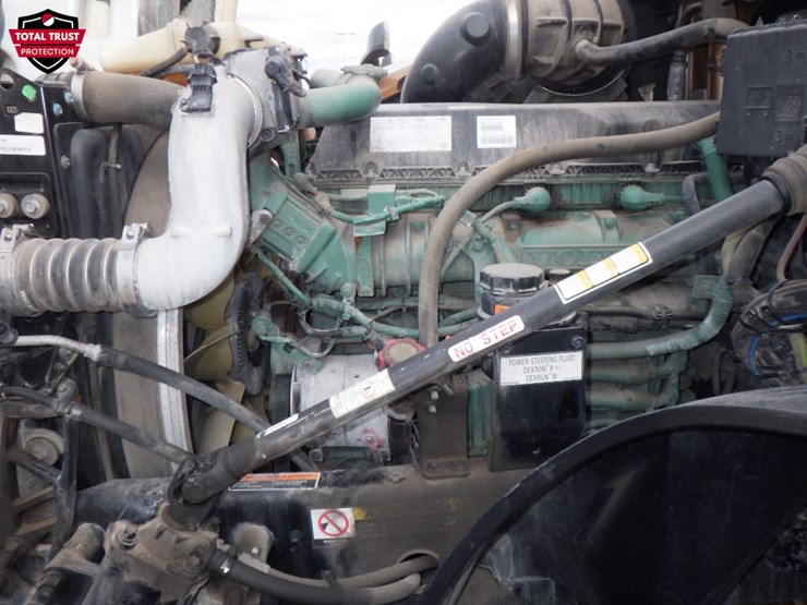 2022-volvo-vnl-300-image-21