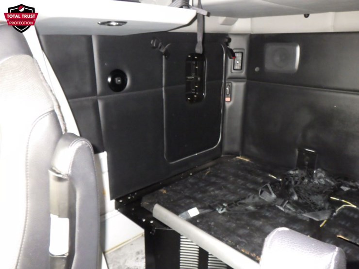 2022-kenworth-t680-image-18