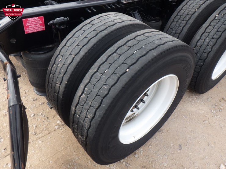 2024-volvo-vnl-300-image-6