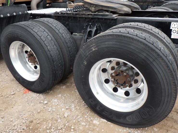 2022-kenworth-t680-image-14