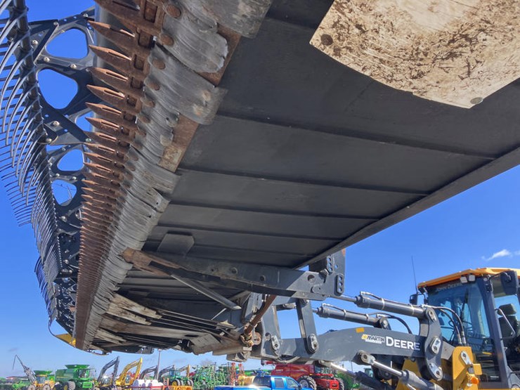 new-holland-84c-image-22