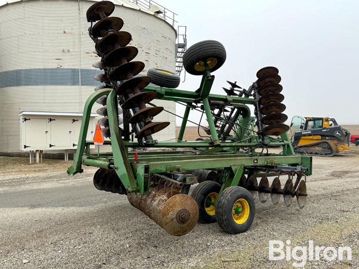 john-deere-235-image-5