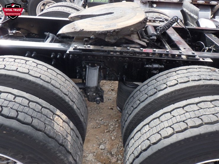 2024-volvo-vnl-300-image-4