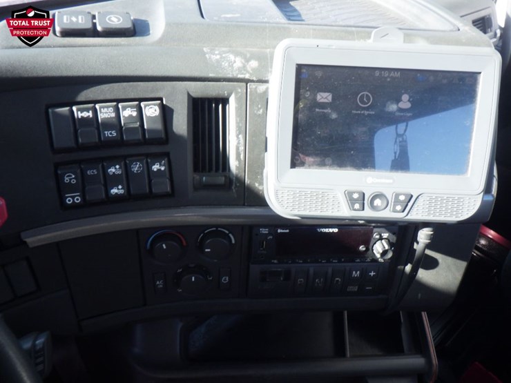 2022-volvo-vnl-300-image-19