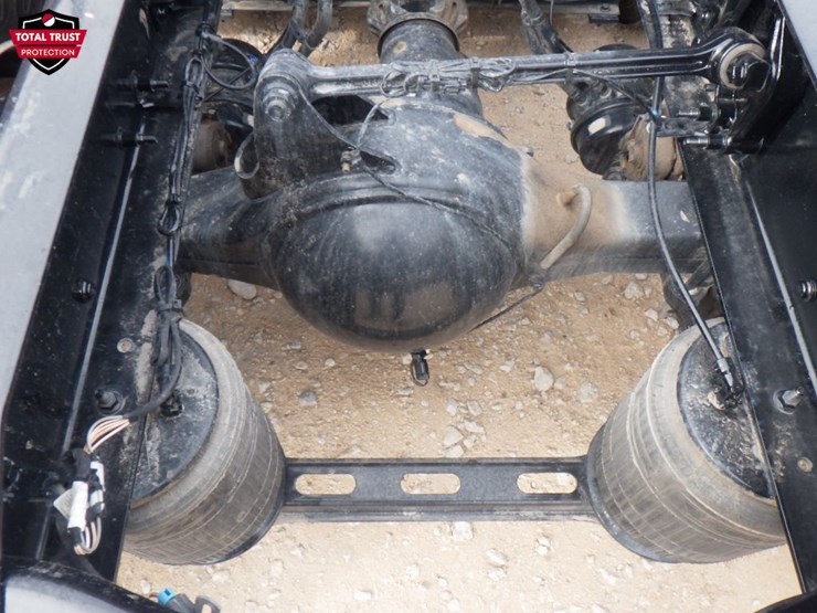 2024-volvo-vnl-300-image-9