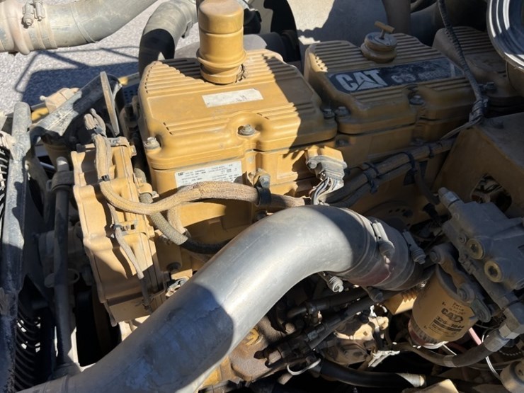 2010-caterpillar-740b-image-36