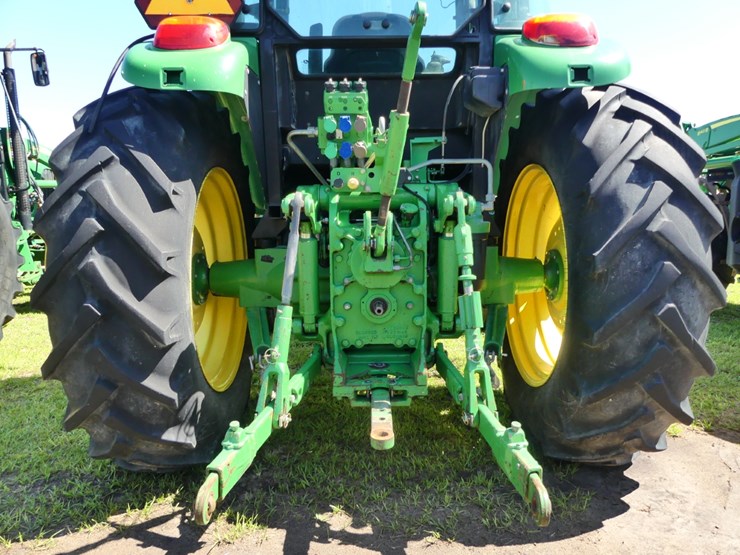 john-deere-6105d-image-5