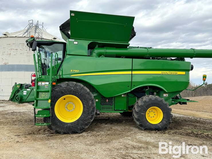 2020-john-deere-s790-image-9