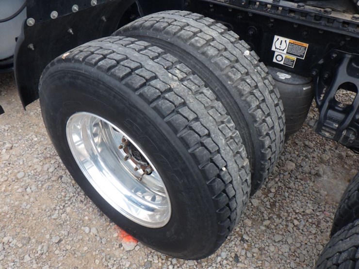 2022-kenworth-t680-image-16