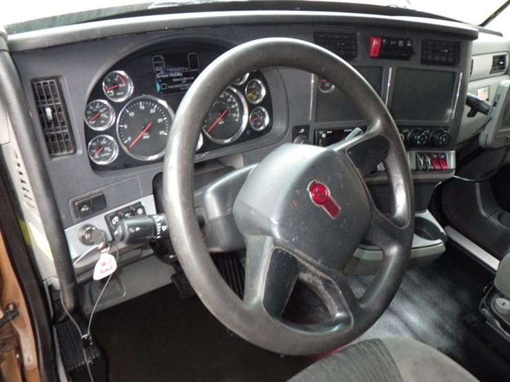 2022-kenworth-t680-image-18