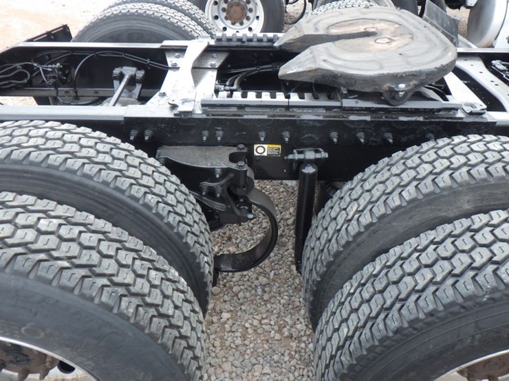 2018-peterbilt-579-image-4