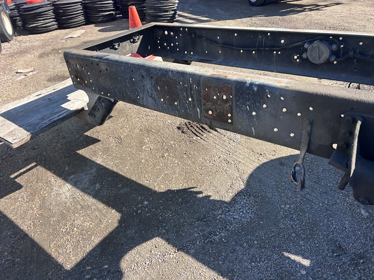 #1694-•-2004-isuzu-cab-and-chassis-image-26