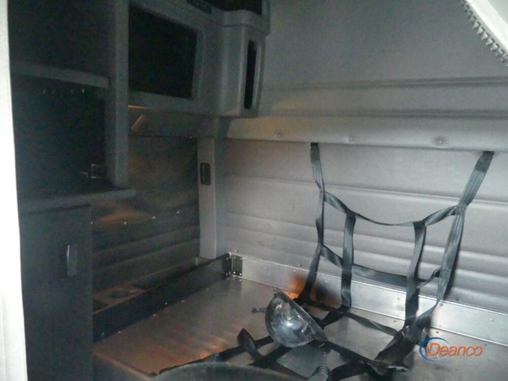 2021-peterbilt-389-image-15