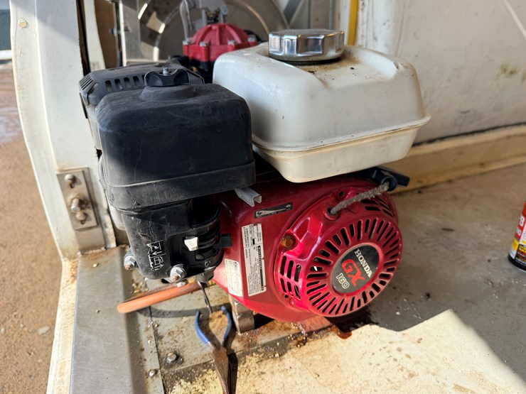 2002-isuzu-npr-image-21