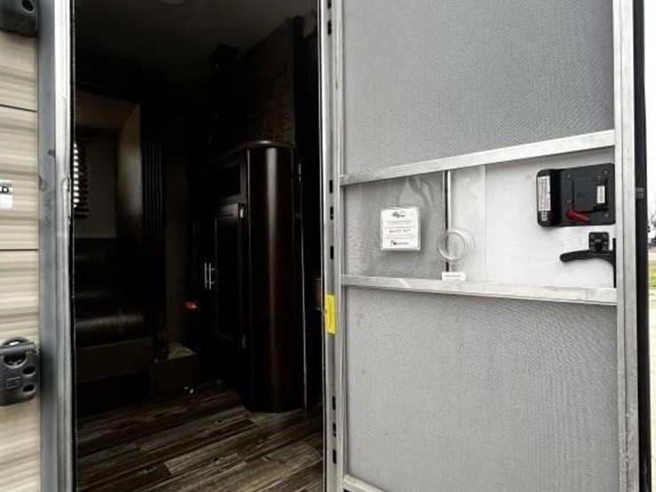 l2--2016-forest-river-travel-trailer-image-12